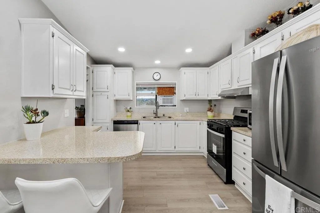 530 Devonshire 84 — photo