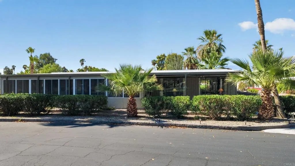 1010 Palm Canyon 56 — photo