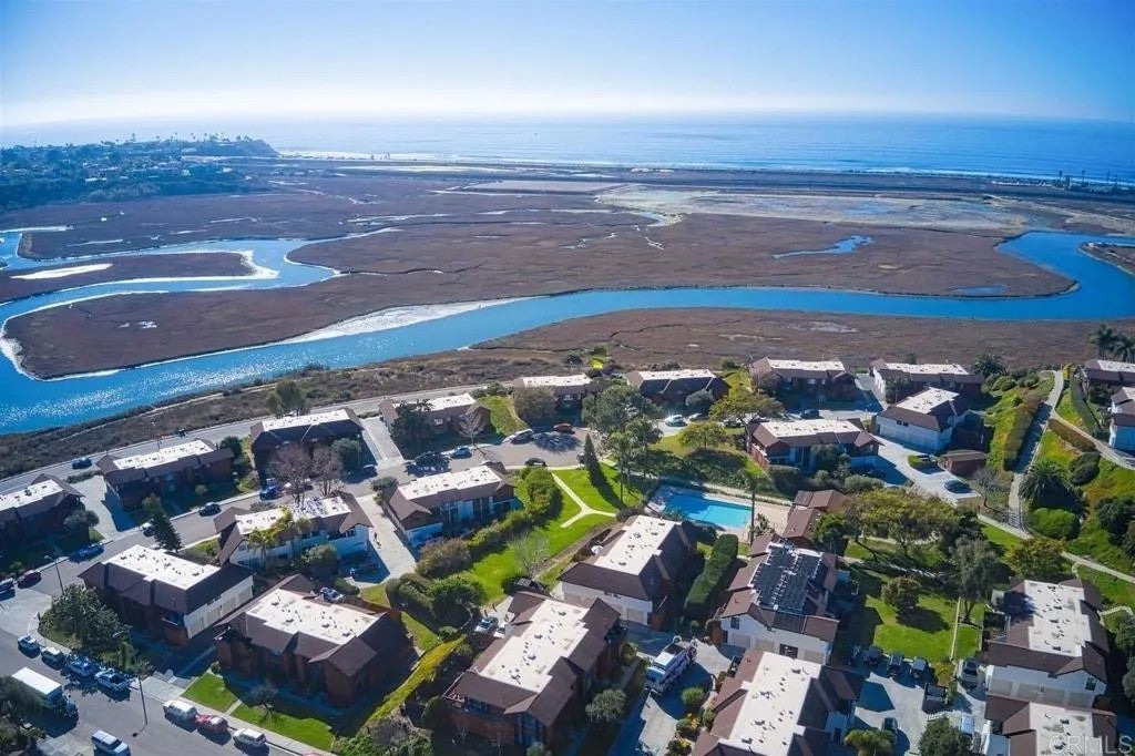 2556 Ocean Cove Dr. — photo