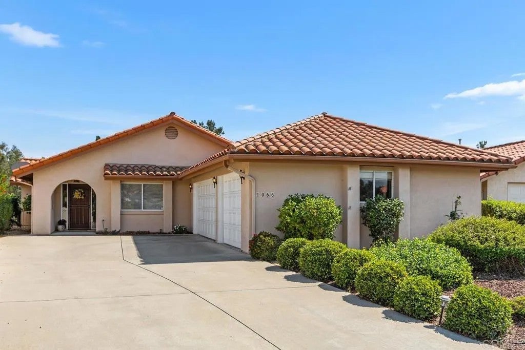 1066 Ridge Heights Drive — photo