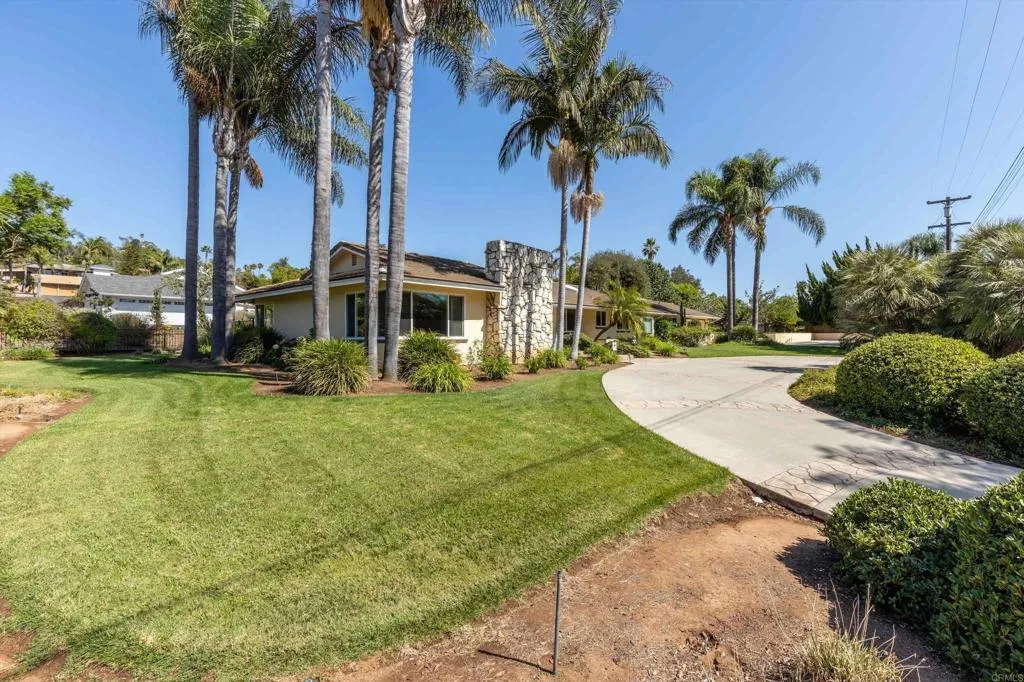 2125 Walnut Lane, Vista, CA 92084 — photo 2