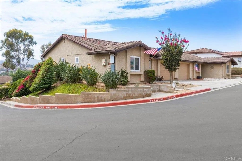 1221 Soria — photo