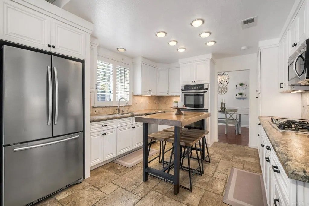 975 Rose Arbor Drive — photo