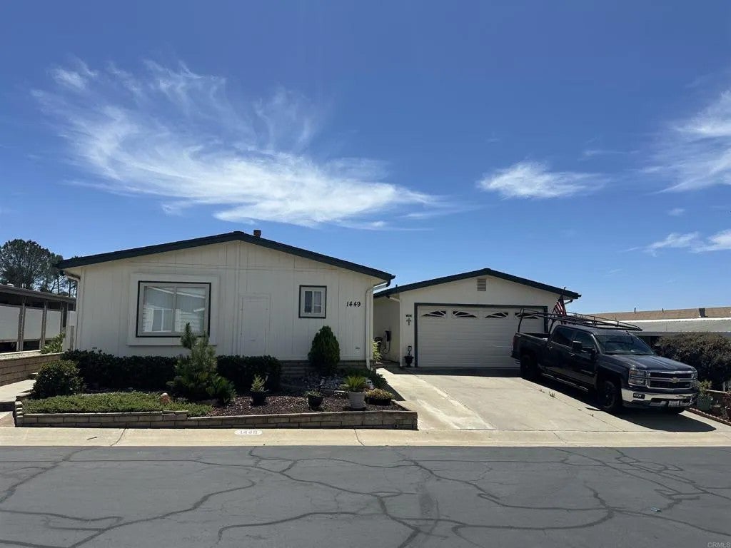 1449 Salem Court — photo