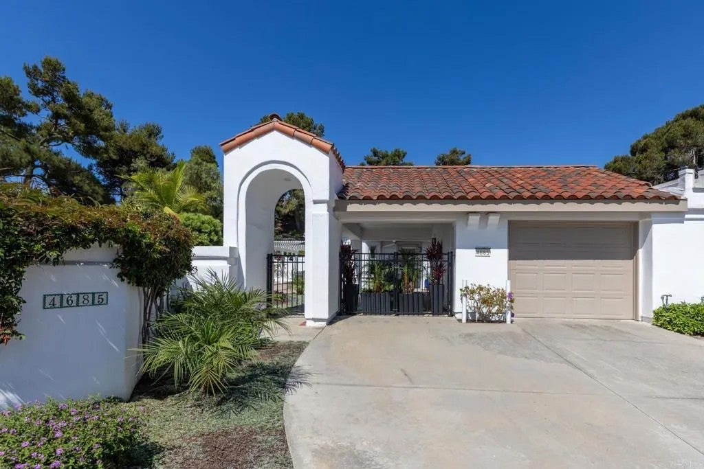4685 Adra Way — photo