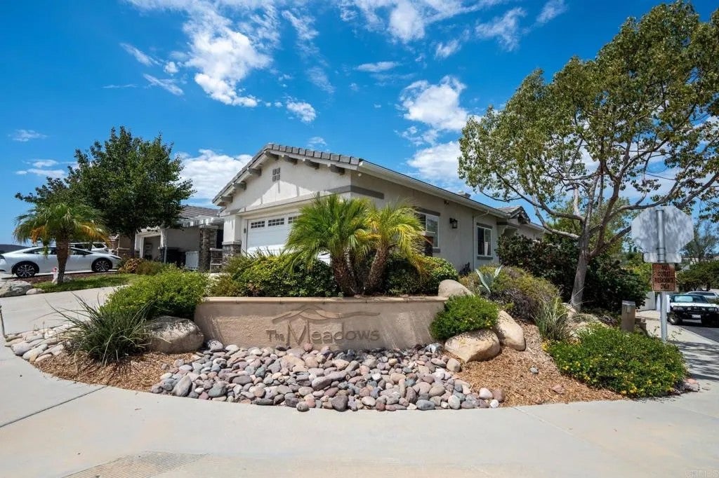 12952 Metate Ln — photo