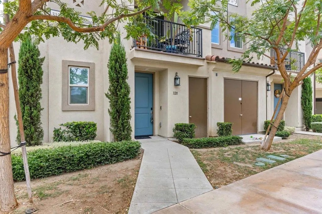328 Waverunner Court — photo