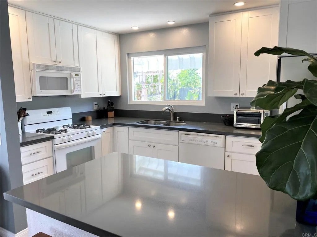 1421 Temple Heights Drive — photo