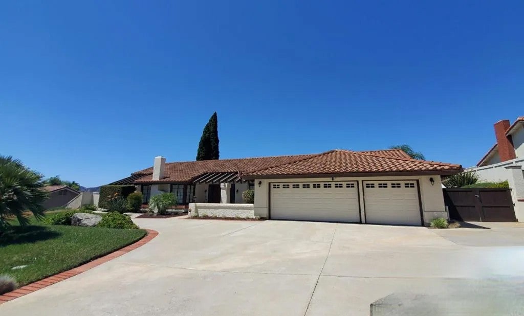 2313 Eucalyptus Avenue — photo