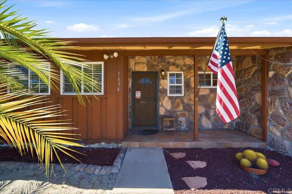 1634 Rush Avenue, Vista, CA 92084 — photo 2