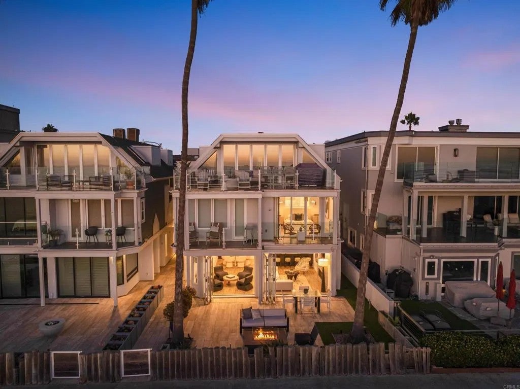 2981 Ocean Front Walk 1 — photo