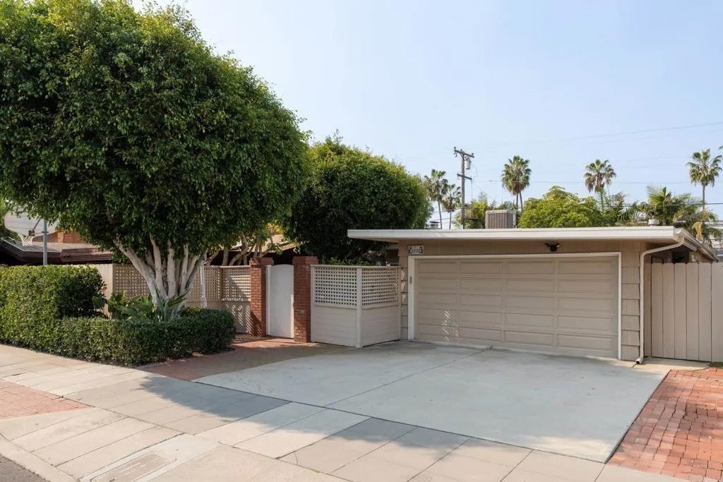 8228 Paseo Del Ocaso — photo