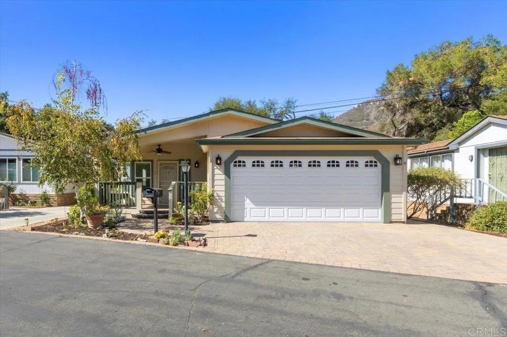 8975 Lawrence Welk Dr 31 — photo