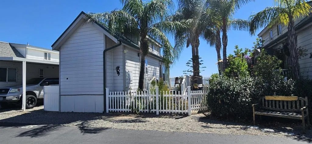 32000 Riverside J5 — photo
