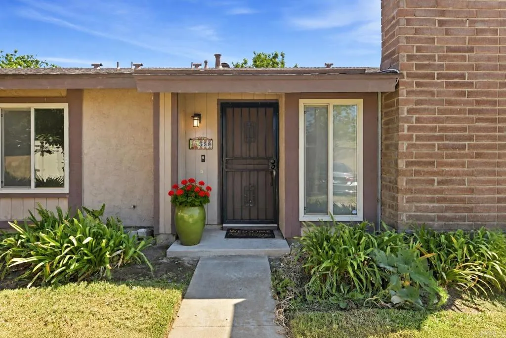 554 Fruit Tree Way, Oceanside, CA 92058 — photo 2
