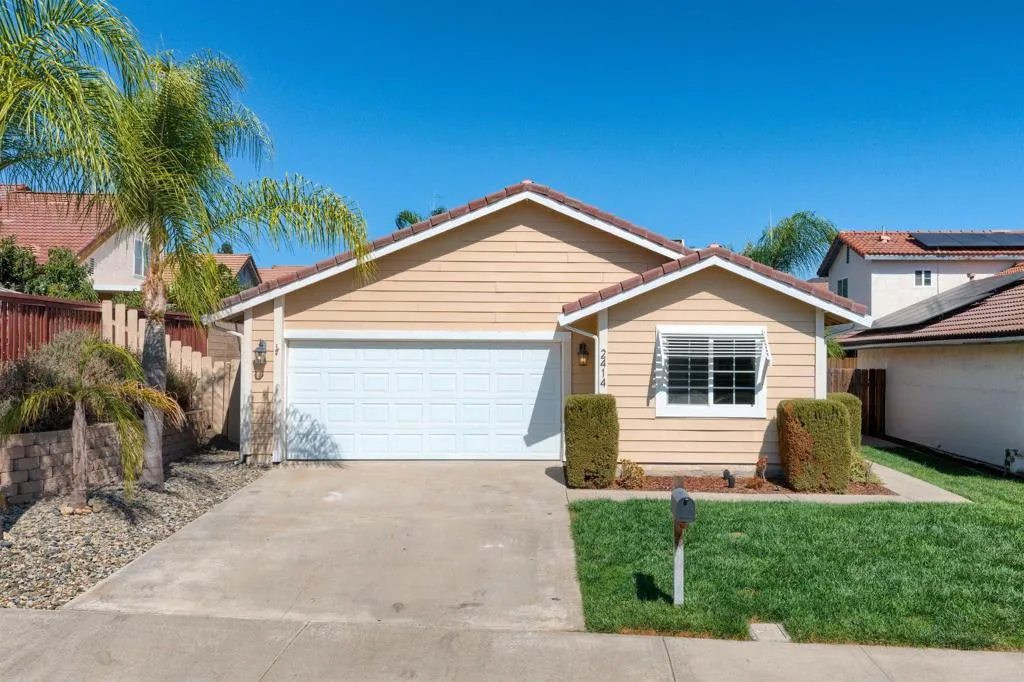 2414 Heatherwood Court — photo