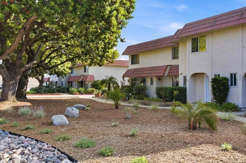535 Beverly Place Unit 44 — photo