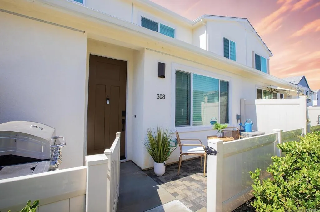 308 Seedling Way, Fallbrook, CA 92028 — photo 2