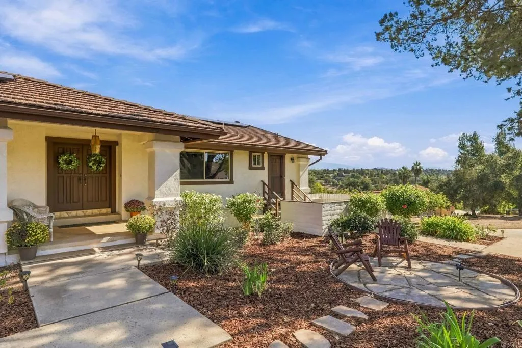590 Elm Tree Lane, Fallbrook, CA 92028 — photo 2