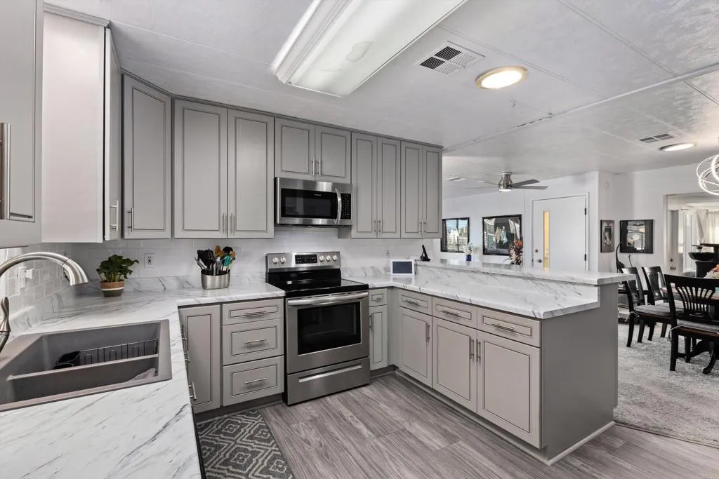 3535 Linda Vista Unit 8 — photo