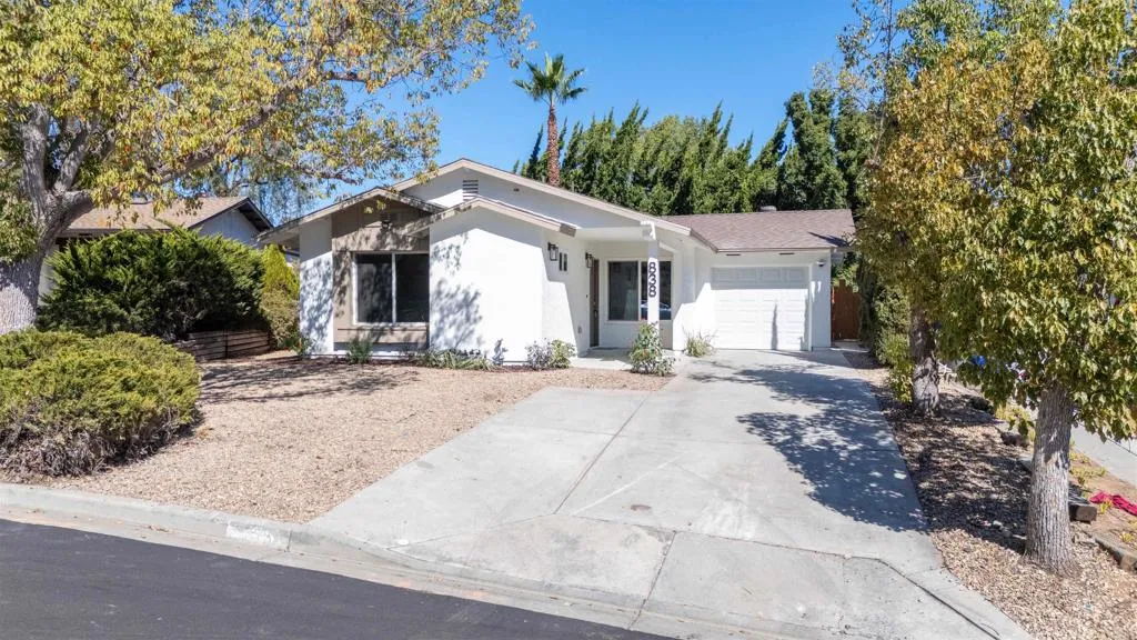 838 Loganberry Court — photo