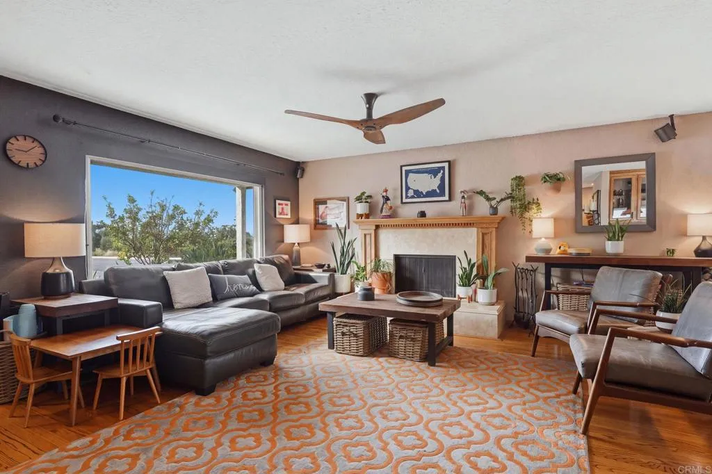 320 Apollo Drive, Vista, CA 92084