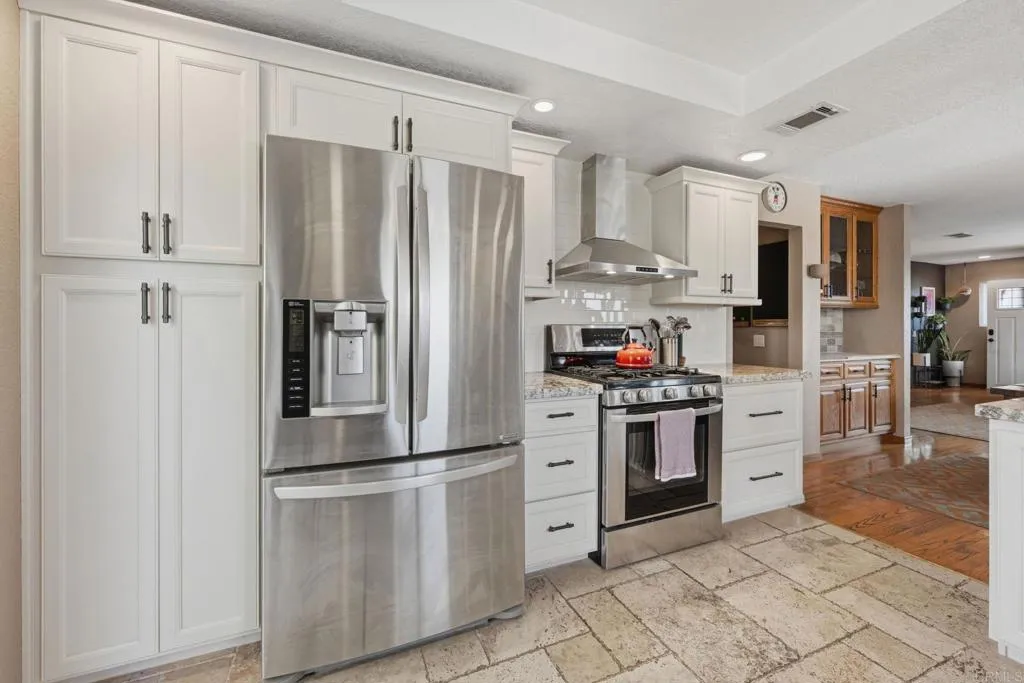 320 Apollo Drive, Vista, CA 92084 — photo 2