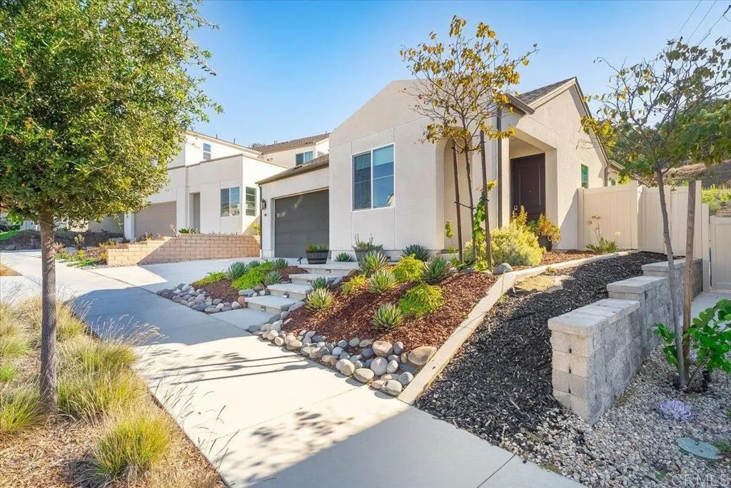 461 Meadowood Street, Fallbrook, CA 92028 — photo 2
