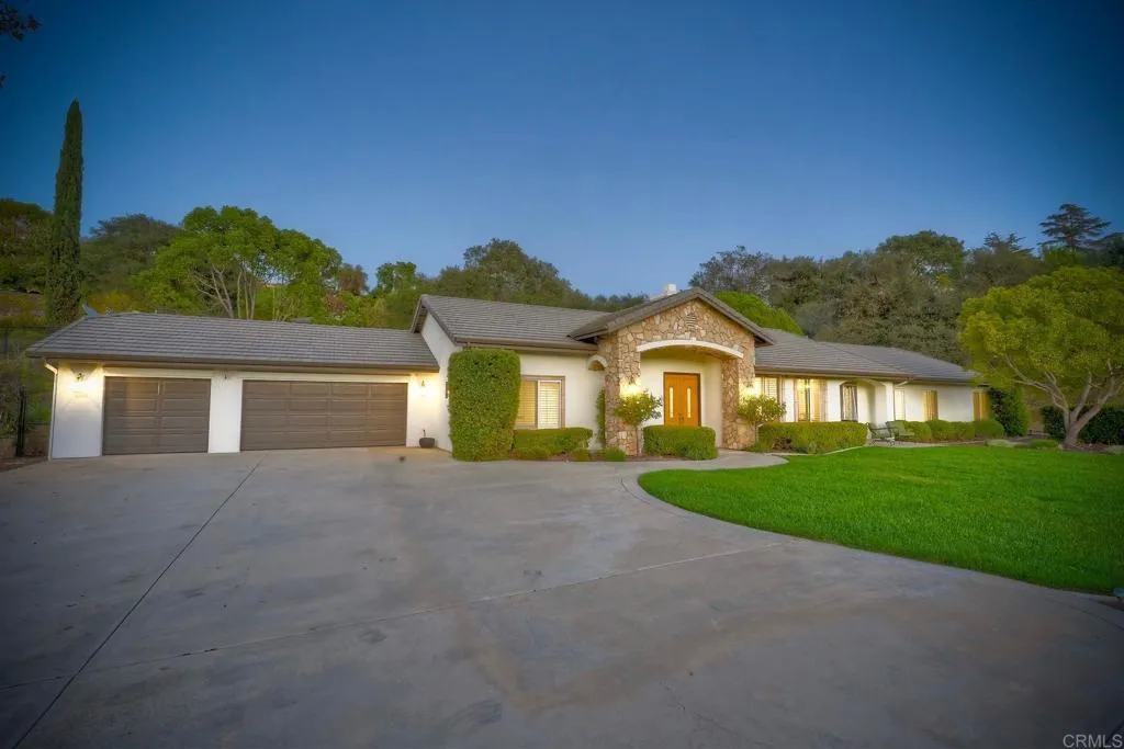 2710 Gird Road, Fallbrook, CA 92028