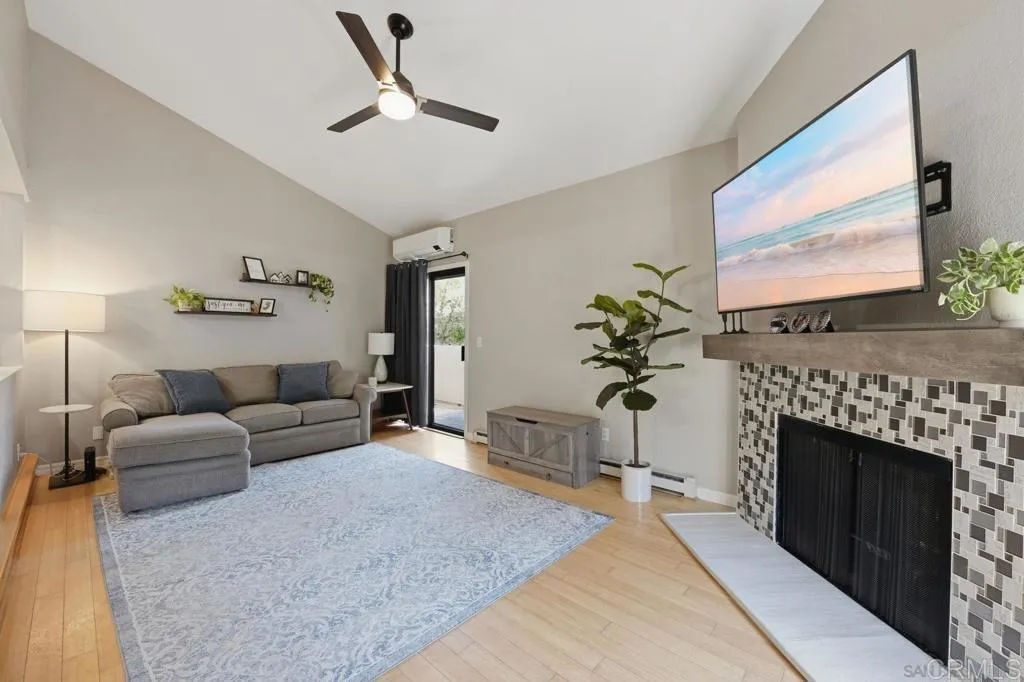 13768 Ruette Le Parc, Del Mar CA 92014 Unit C — photo
