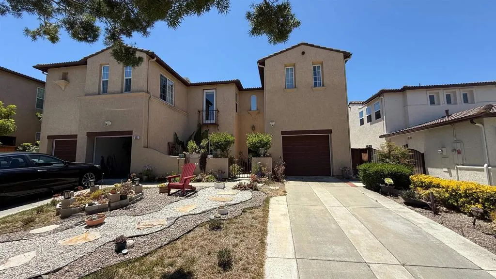 552 Echo Lane — photo