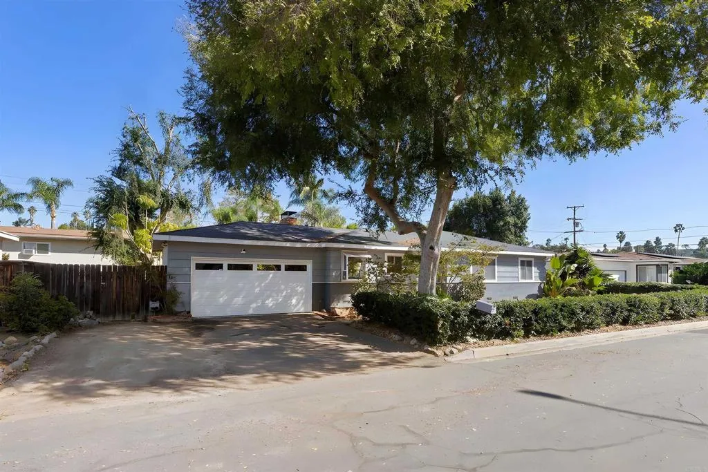 726 Windsor Court — photo