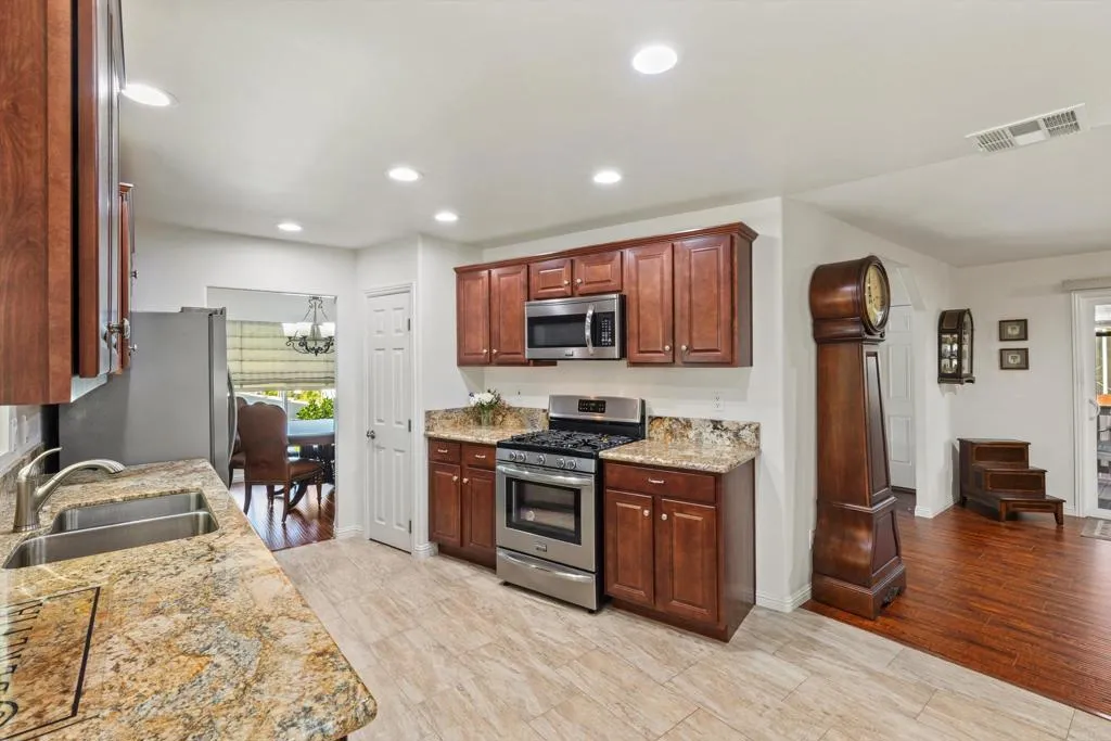 1010 E Bobier #5, Vista, CA 92084 — photo 2
