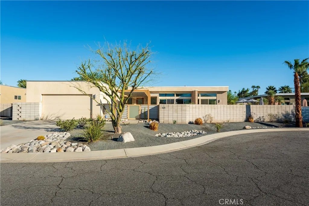 1126 Lucent Court — photo