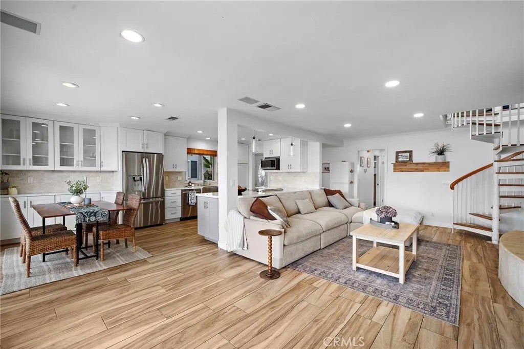 2528 University Drive — photo