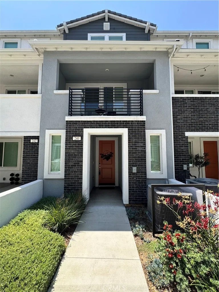 240 Lockhart — photo