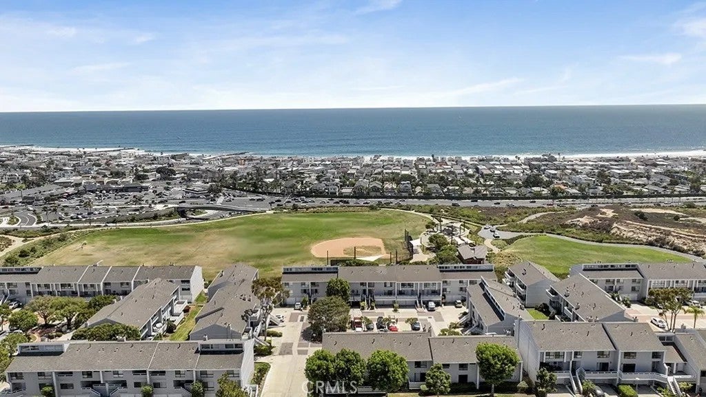 2 Land Fall Court — photo