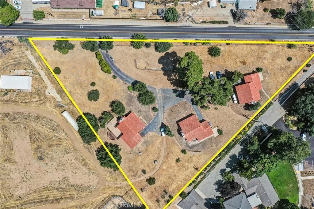 9385 Oak Glen Road — photo