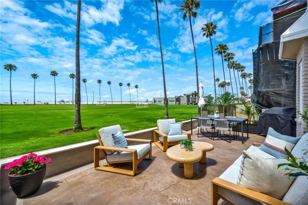 920 E Oceanfront — photo