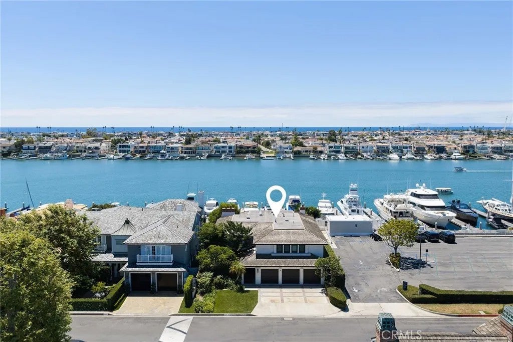 2572 Bayshore Drive — photo
