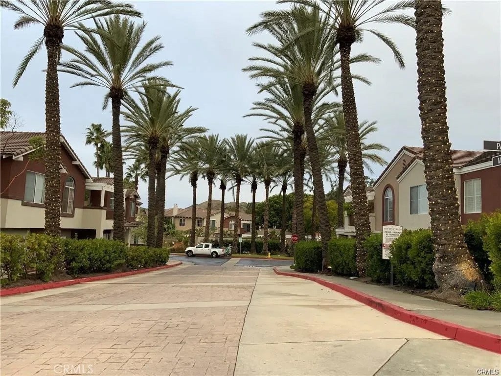 8 Santa Barbara Court — photo