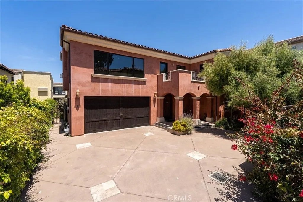245 Driftwood Street — photo