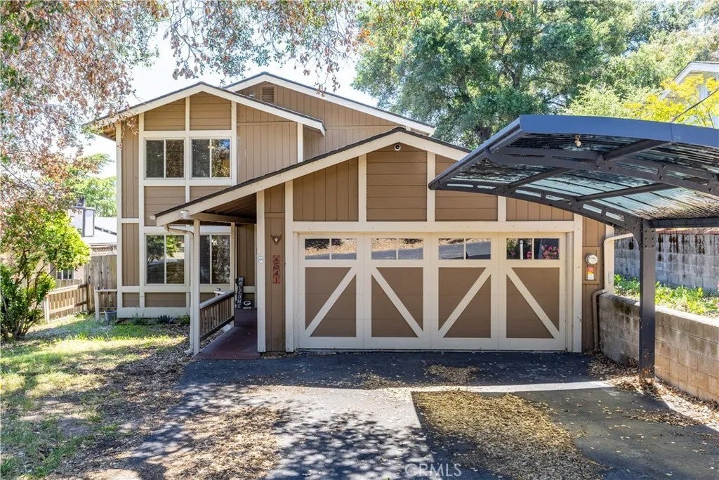 4541 Yerba — photo