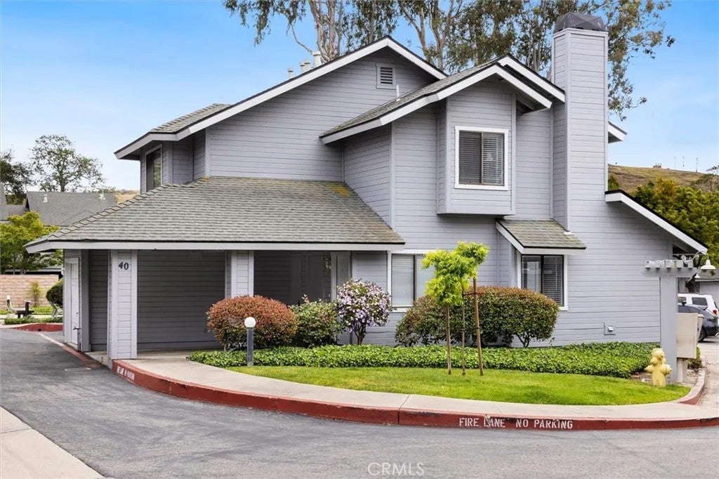 2221 King Court 40 — photo