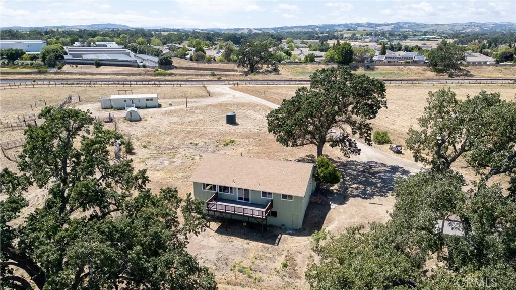 335 Phillips, Templeton, CA 93465 — photo 2