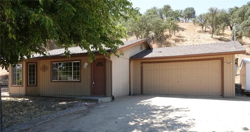 7950 Blue Moon Road — photo