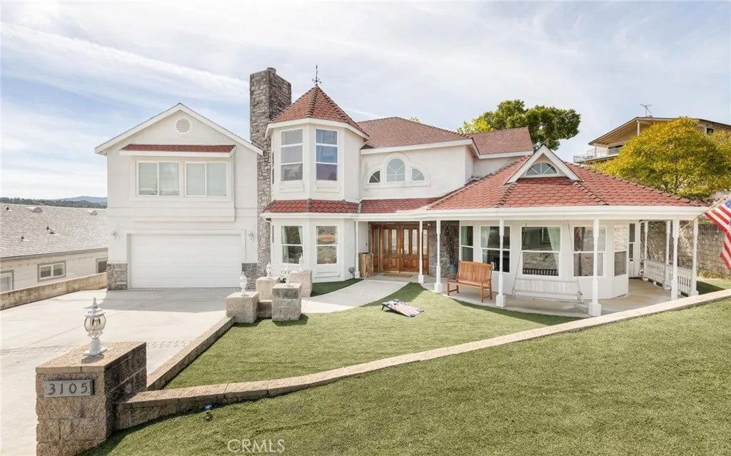 3105 E Beach Circle — photo