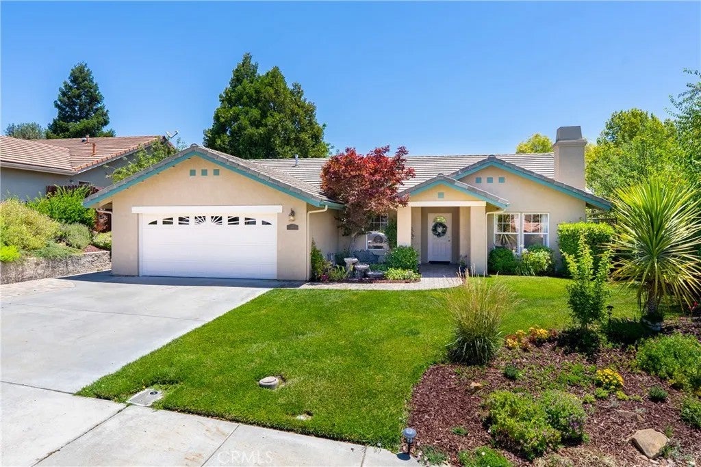 25 Rainbow Court — photo