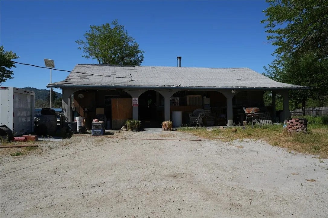 22070 W Pozo — photo