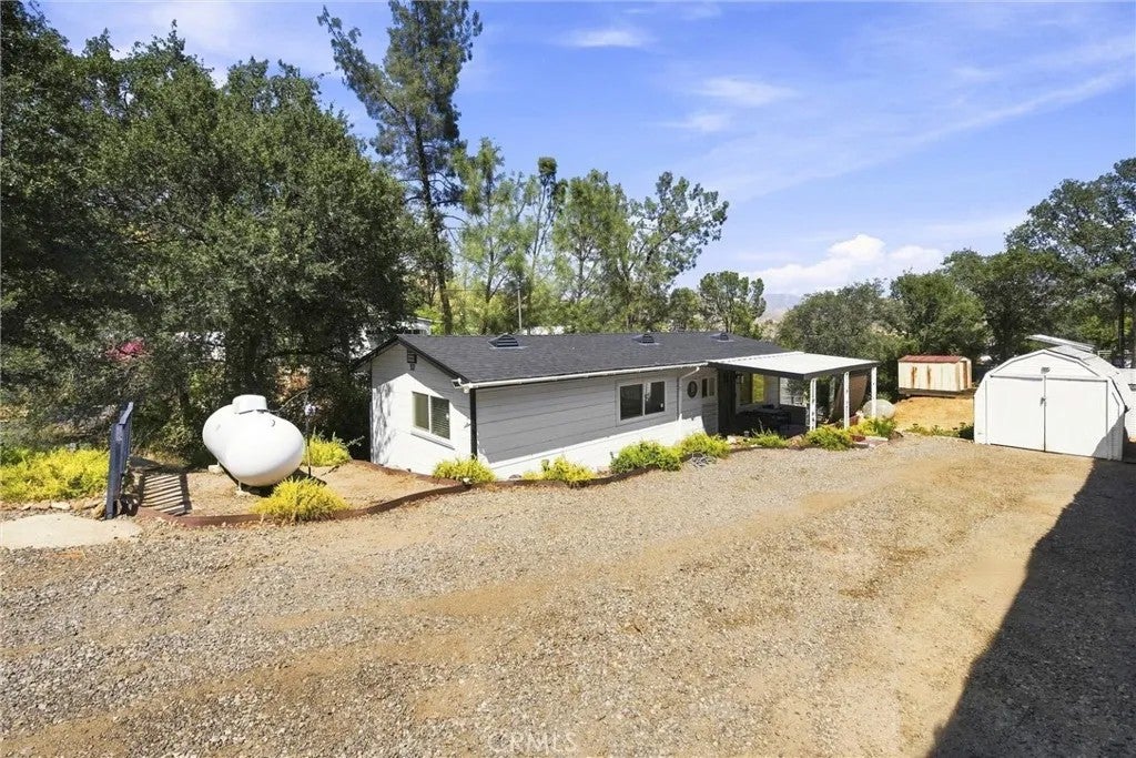 32 Pinebrook — photo